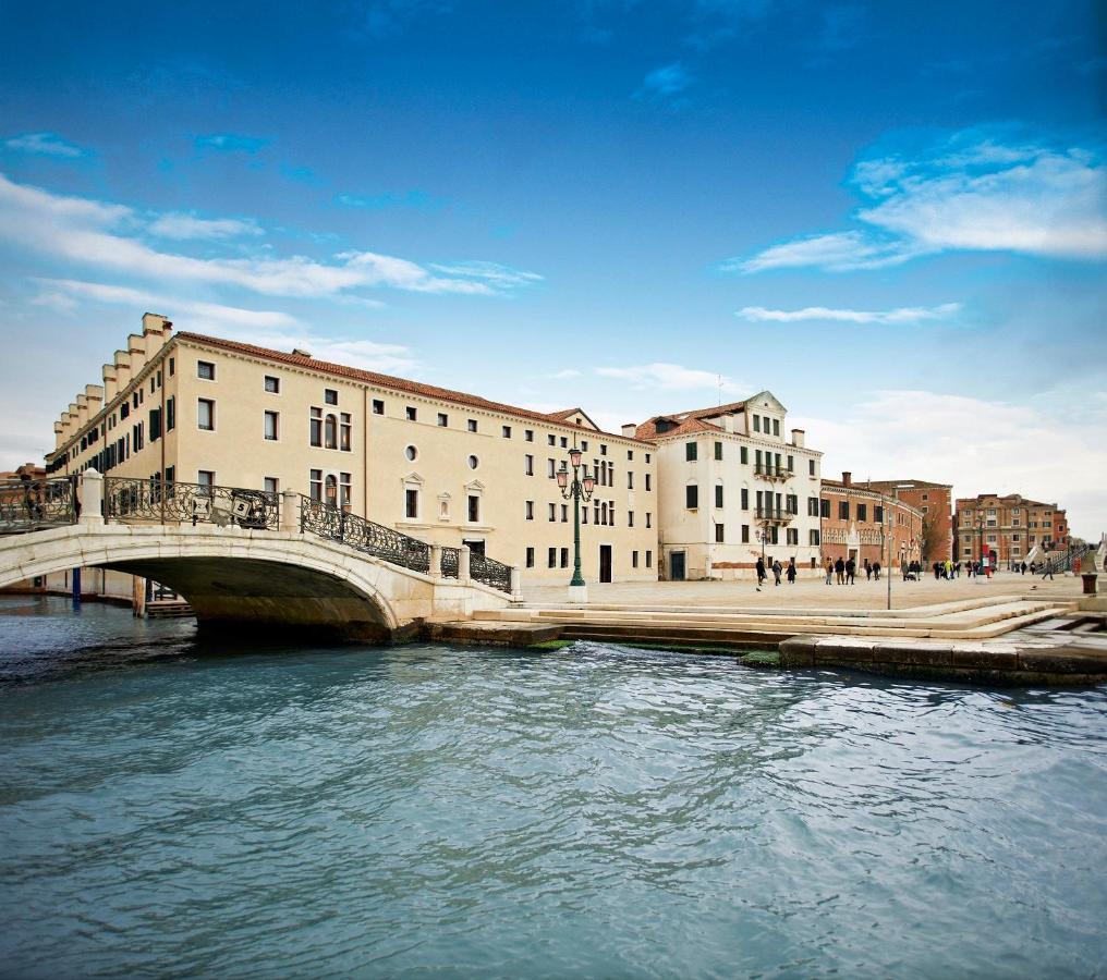 Ca'Di Dio-Small Luxury Hotel البندقية المظهر الخارجي الصورة The Ospedale della Pietà, where the girls were sent to live after their mother's death.